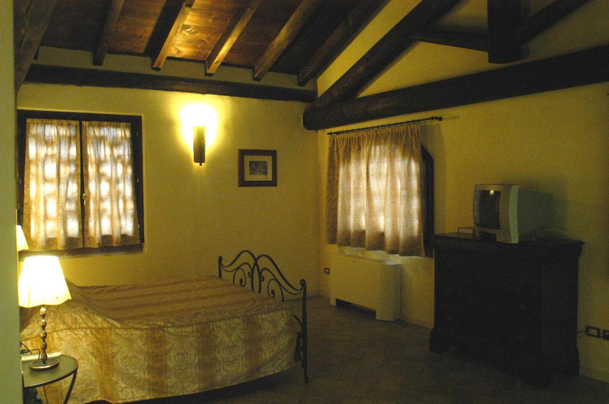 Agriturismo La Camilla กองกอเรซโซ ภายนอก รูปภาพ