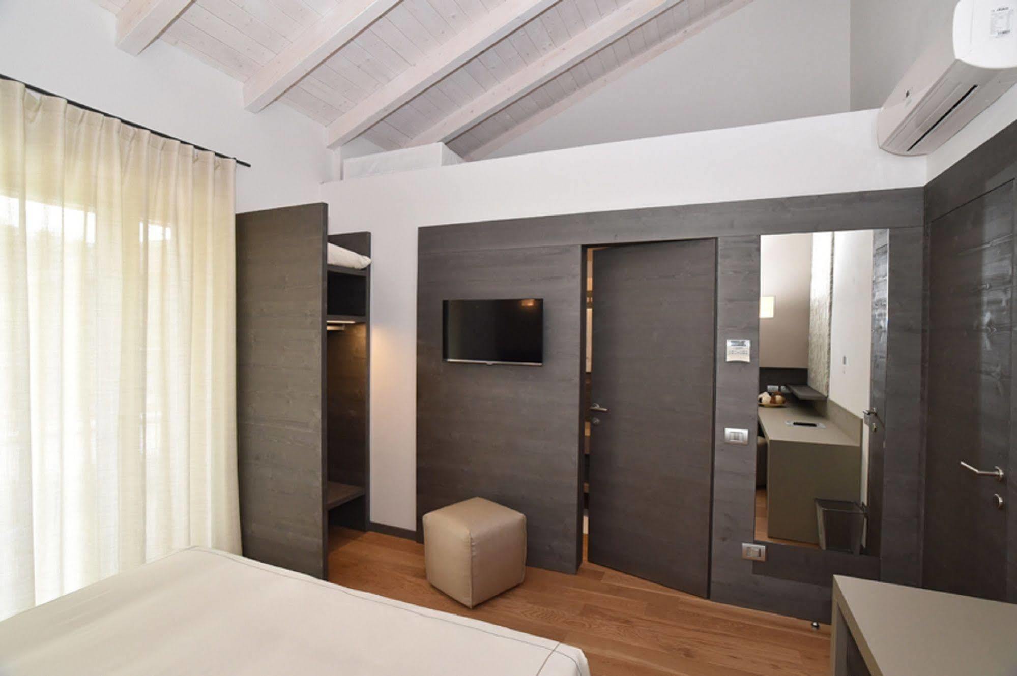 Agriturismo La Camilla กองกอเรซโซ ภายนอก รูปภาพ